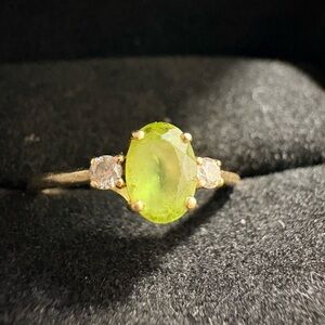 KAYS 10k Gold Ring with Green Peridot Gemstone & Diamond Accent
